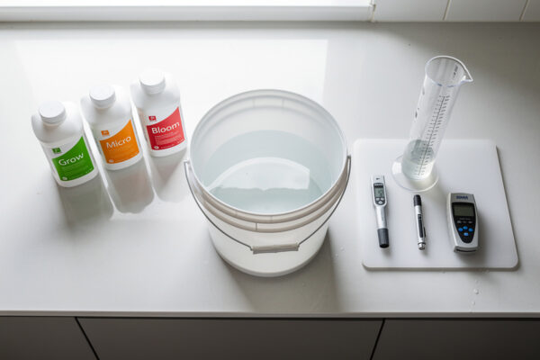 How to Mix Hydroponic Nutrient Solution: Step-by-Step Guide