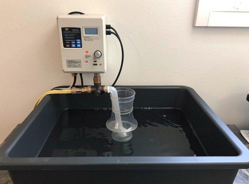 Bell siphon and overflow fittings in an ebb and flow flood tray showing the fill and drain mechanism